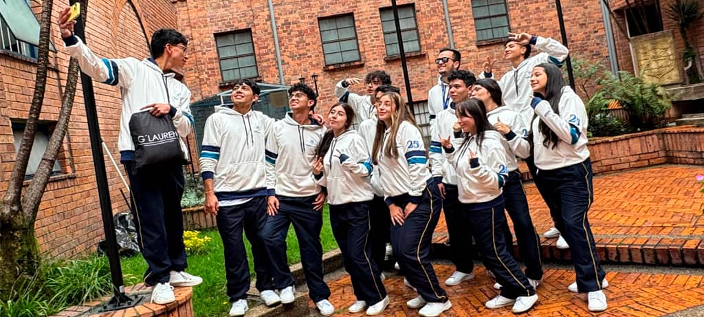 Chaquetas de prom Universidad Católica · Glauren Colombia